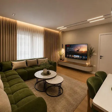 New Modern At Relux - Free Garage Apartment *
