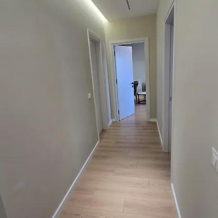 Apartment New Modern At Relux - Free Garage Tirana